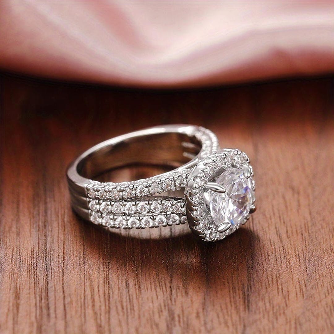 Bague cocktail pavée à halo coussin