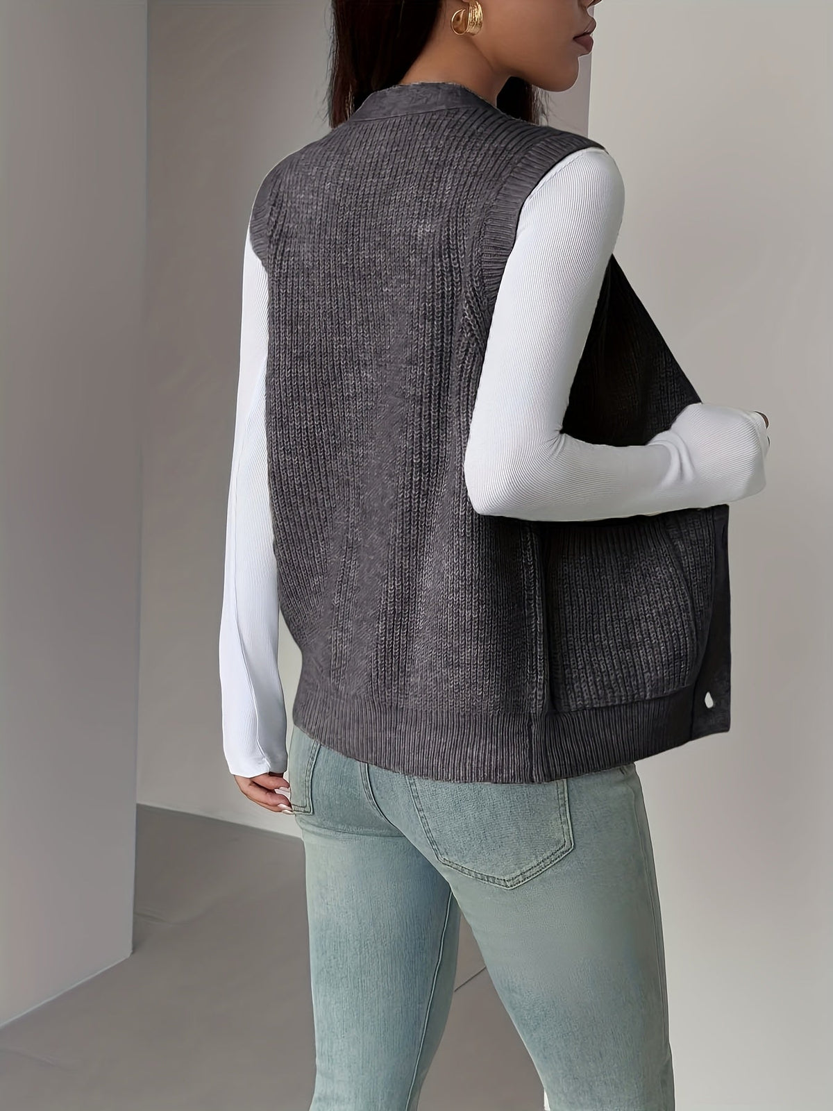 Gilet sans manches boutonné en maille à col en V