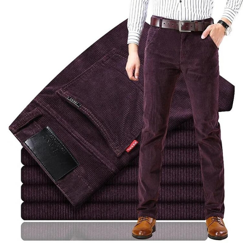 Jean classique pour homme disponible en plusieurs coloris