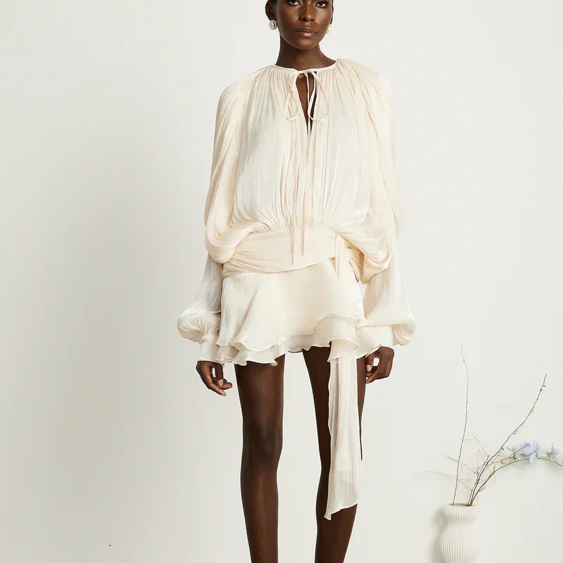 Mini-robe fluide à manches bouffantes