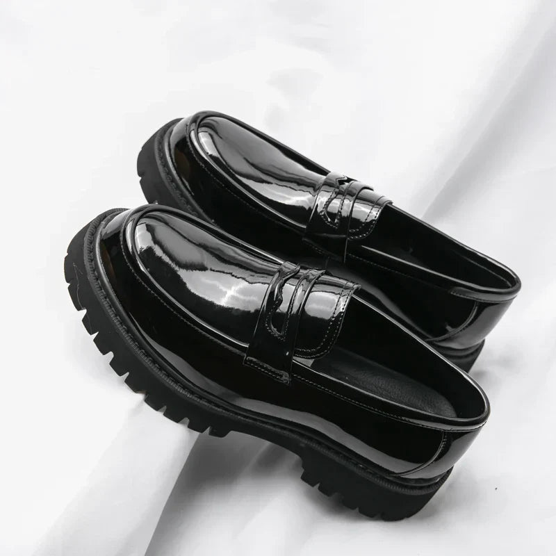 Mocassins noirs à semelle épaisse – chaussures habillées modernes à enfiler