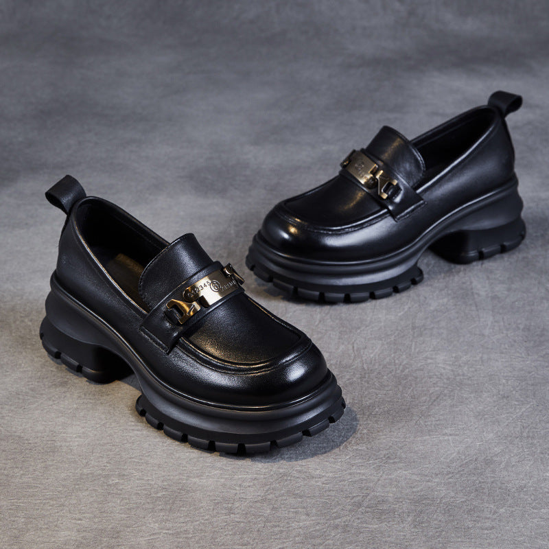 Mocassins pour femme à plateforme et chaîne moderne