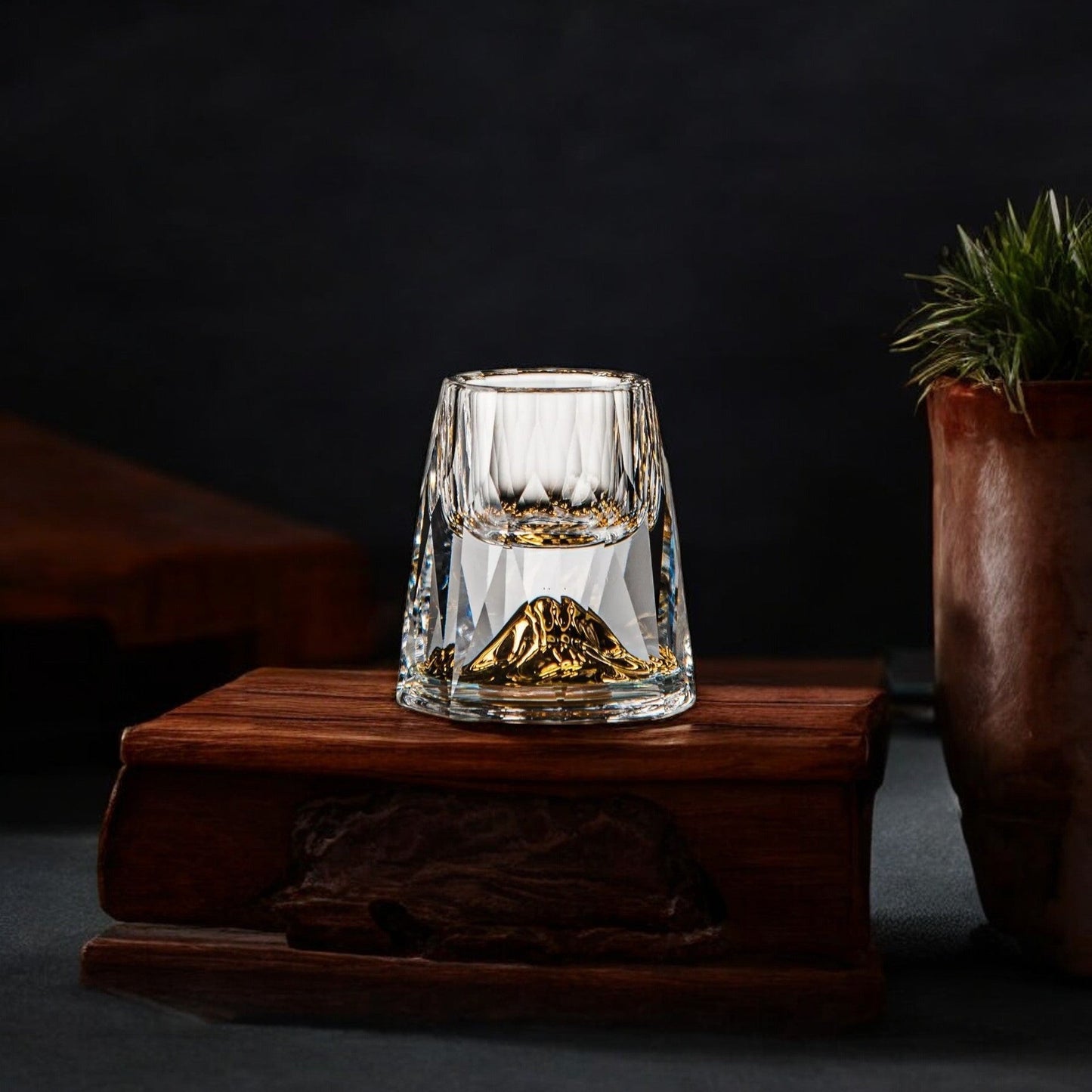 Olvoria | Luxury Crystal Glasses with Gold Flakes – Handmade – Set of 2 – For Whisky & Premium Beverages