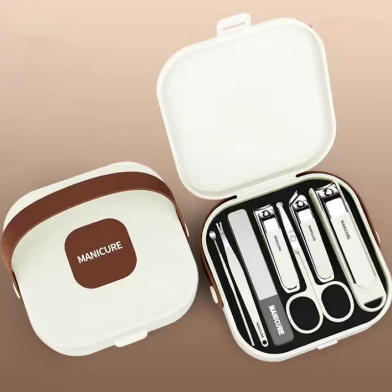 Olvoria | Portable 7-piece manicure set with nail clippers