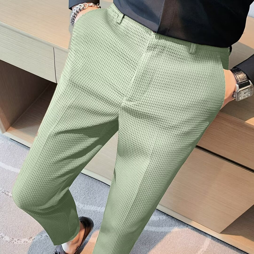 Pantalon cropped homme slim fit en tissu texturé