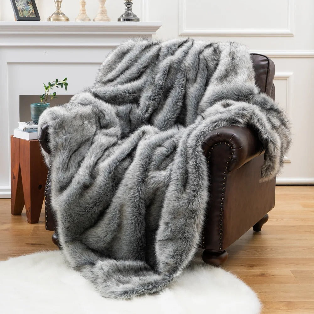 Plaid de luxe en fausse fourrure - chaleur et style pour votre intérieur