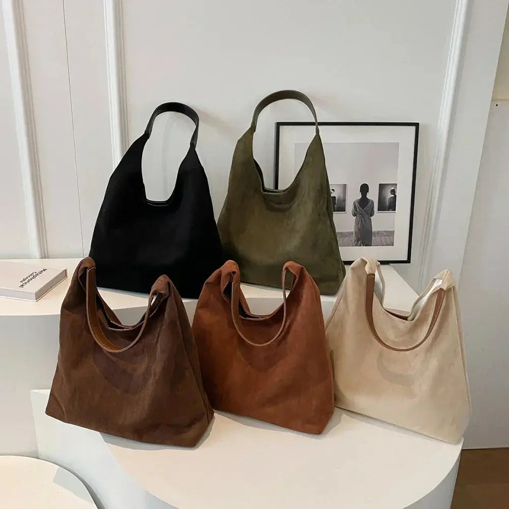 Sac porté épaule pour femme en daim doux avec texture luxueuse et élégance boho