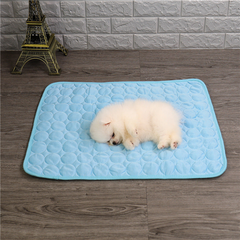 Tapis rafraîchissant pour animaux de compagnie – confort et soulagement pour les journées chaudes