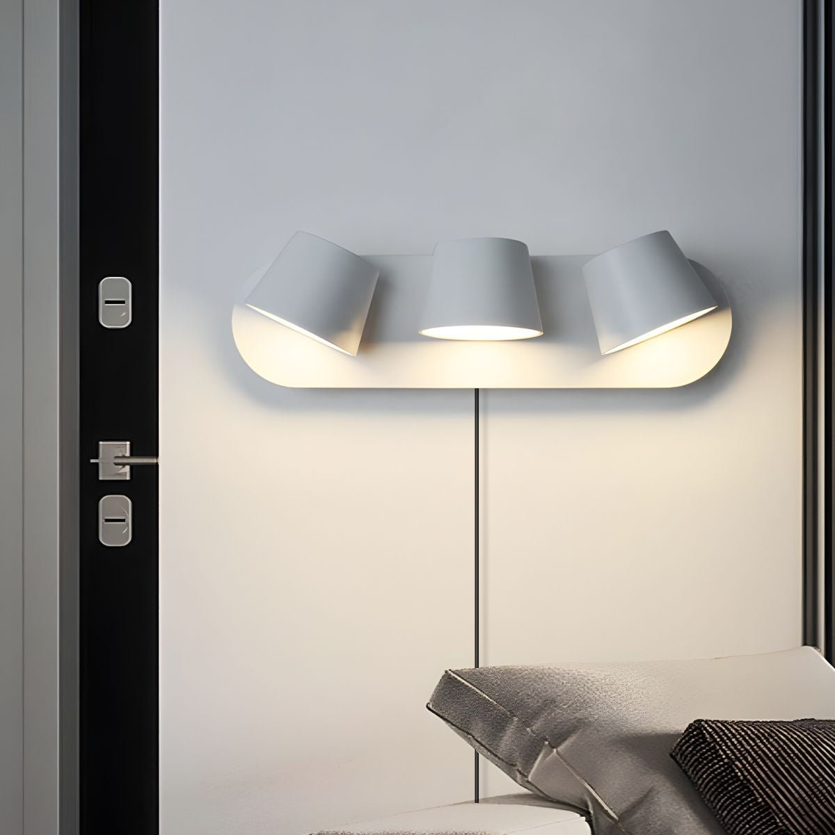 Applique liseuse LED finition noire et blanche
