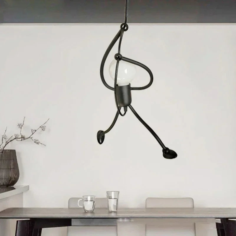 Applique murale unique: sculpture d'homme grimpant au design industriel, luminaire mural scandinave