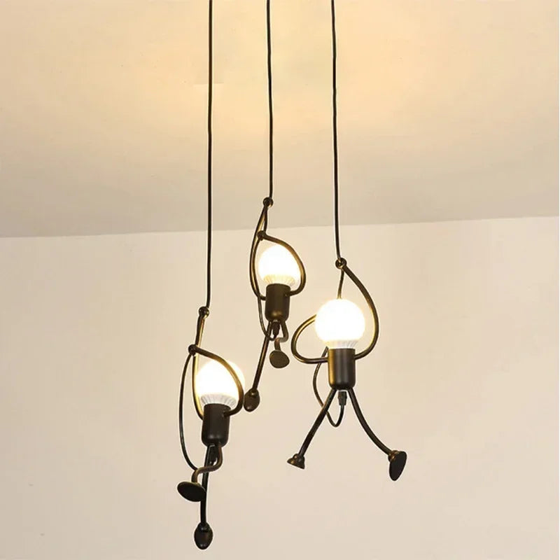 Applique murale unique: sculpture d'homme grimpant au design industriel, luminaire mural scandinave