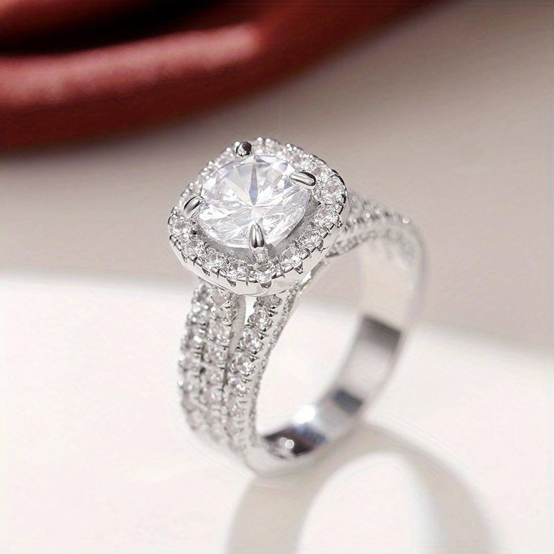 Bague cocktail pavée à halo coussin