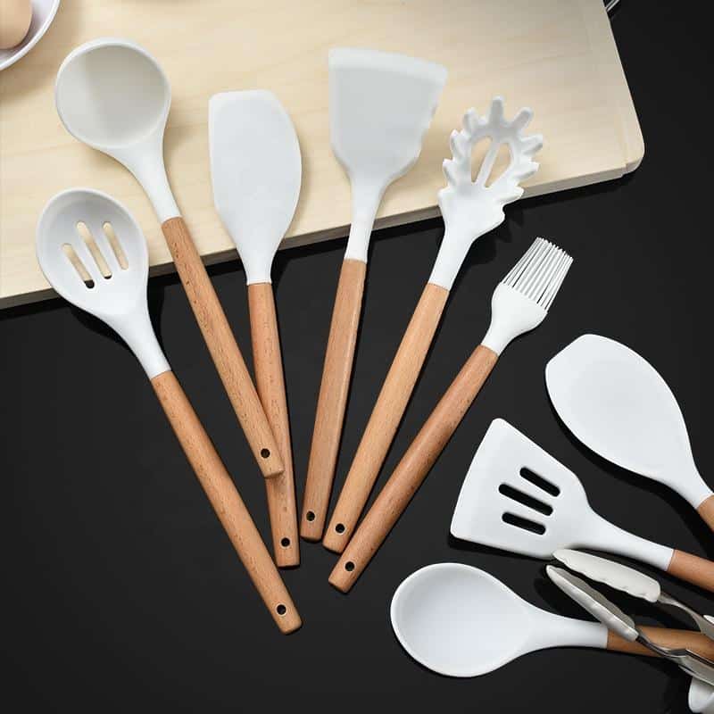Batterie de cuisine 11 pièces en bois et silicone avec support noir ou blanc