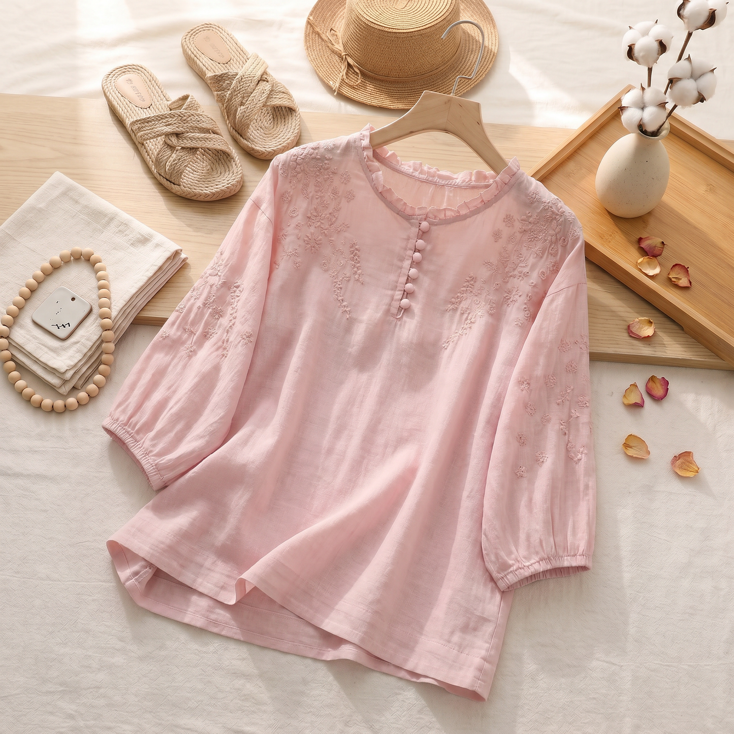 Blouse femme à broderie florale et boutons devant