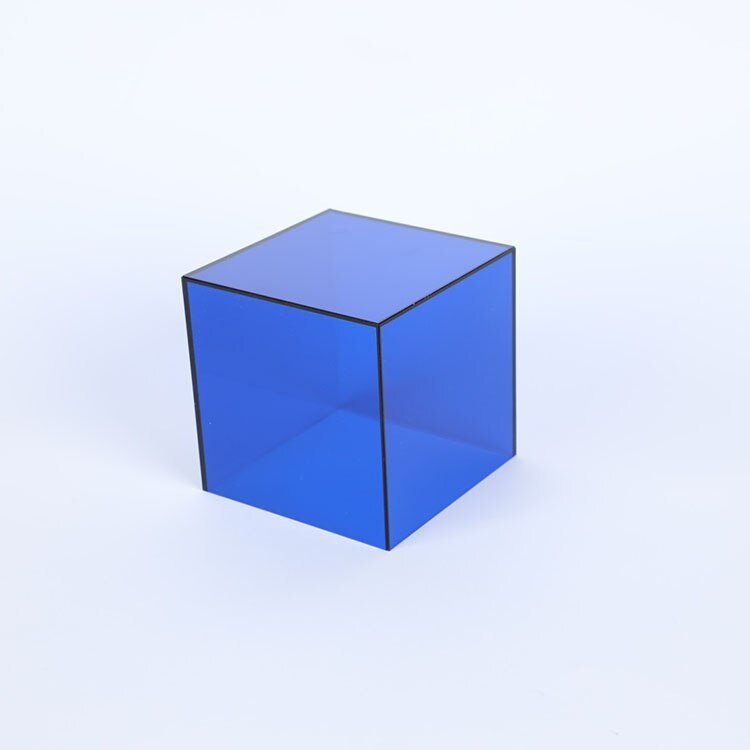 Boîte de rangement et présentation en acrylique colorée