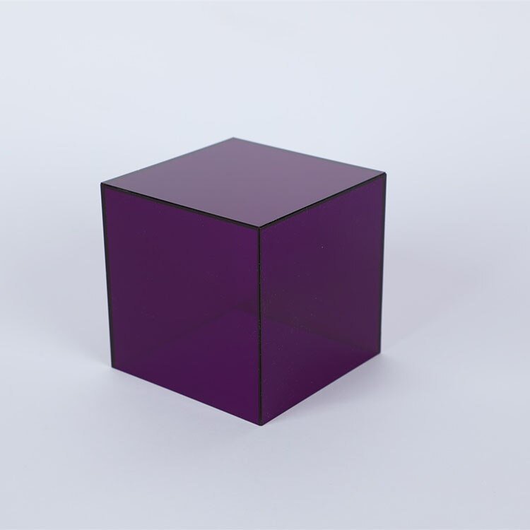 Boîte de rangement et présentation en acrylique colorée