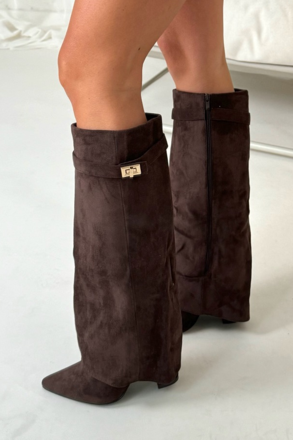 Bottes sous le genou pour femme avec revers et motif texturé