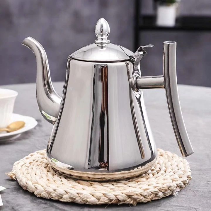 Bouilloire à induction pour une cuisson rapide et nette au design moderne