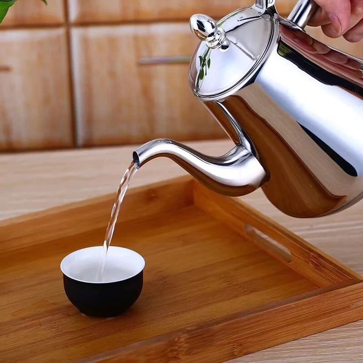 Bouilloire à induction pour une cuisson rapide et nette au design moderne
