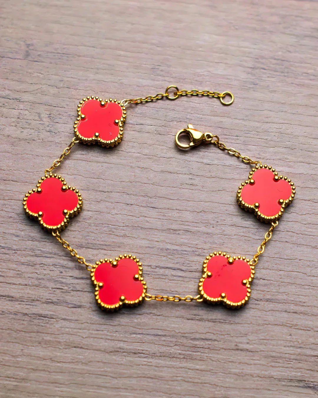 Bracelet doré à trèfles