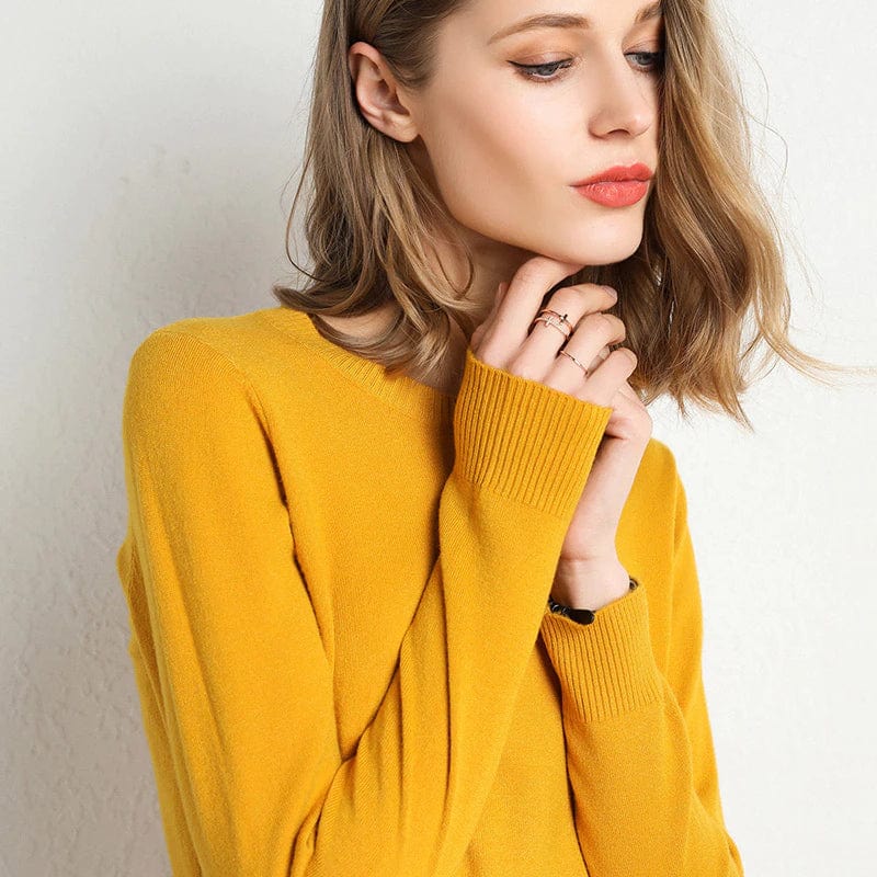 Cashmere Jumper with Classic Neckline for the Autumn Season
