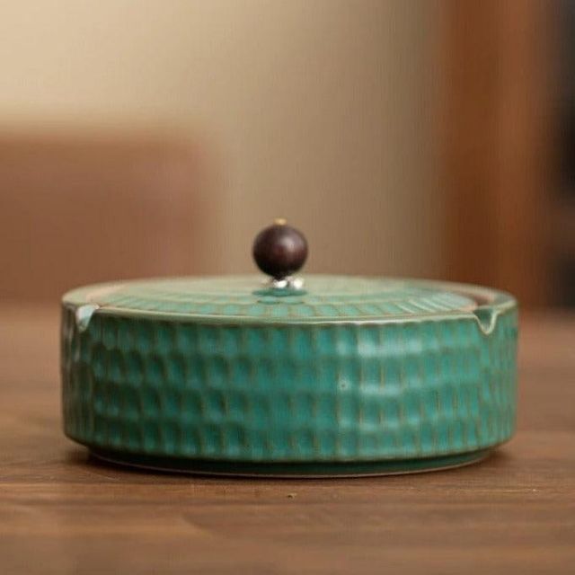 Cendrier rétro avec couvercle - modèle artisanal en céramique