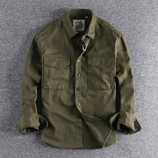 Chemise élégante de style militaire