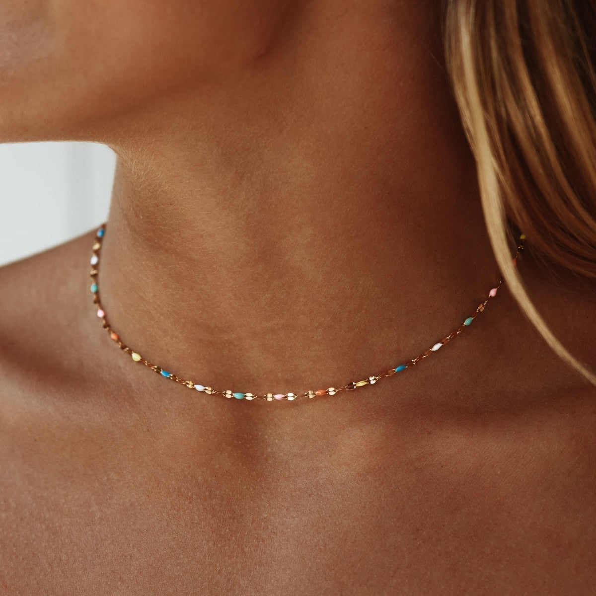 Collier ras-de-cou arc-en-ciel plaqué or 18 carats