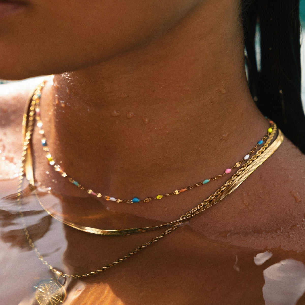 Collier ras-de-cou arc-en-ciel plaqué or 18 carats