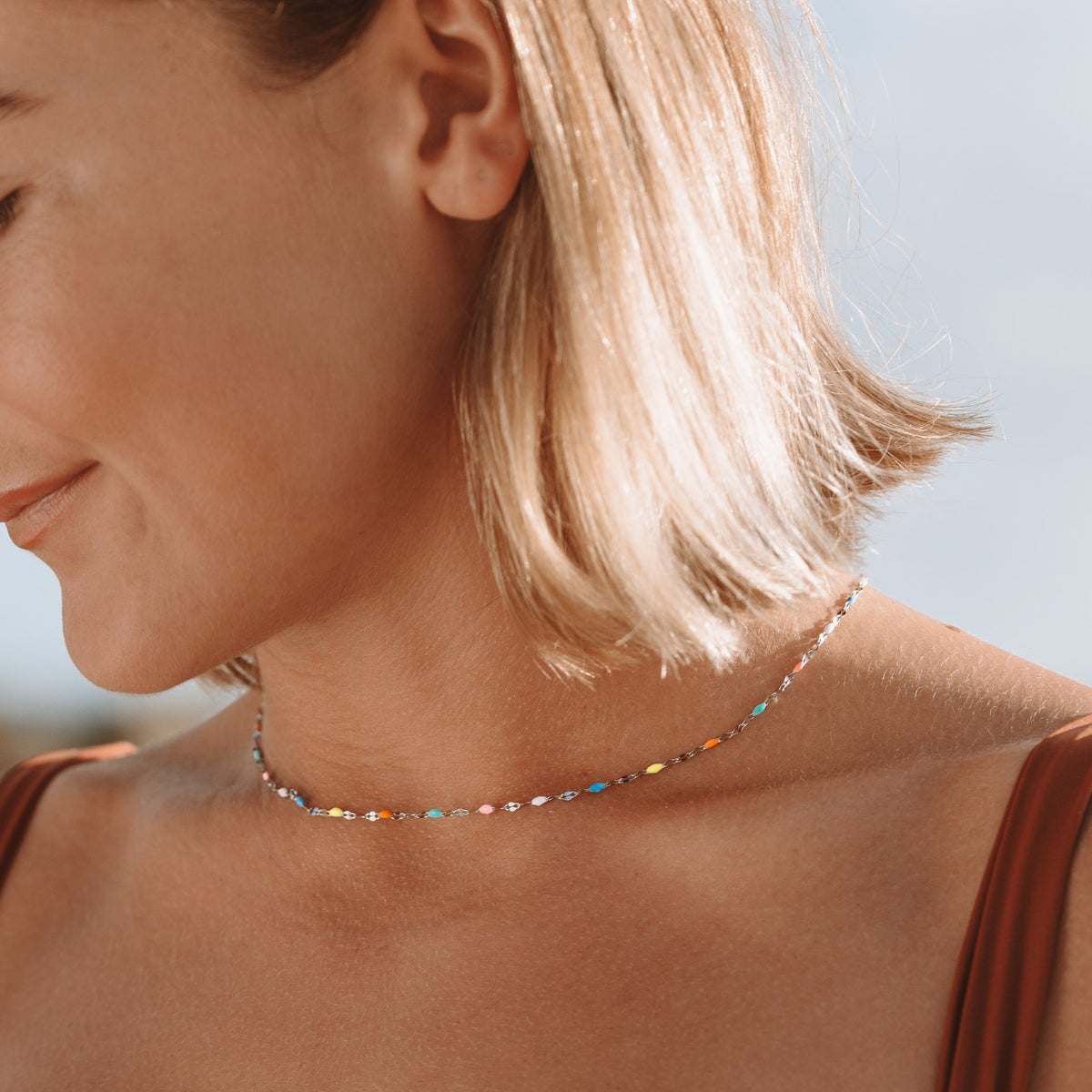 Collier ras-de-cou arc-en-ciel plaqué or 18 carats