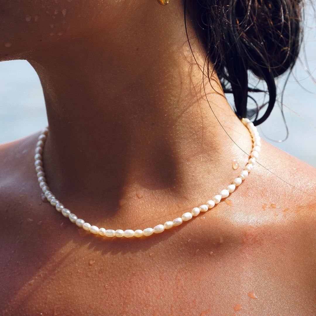 Collier ras de cou en perles d'eau douce plaqué or 18 carats