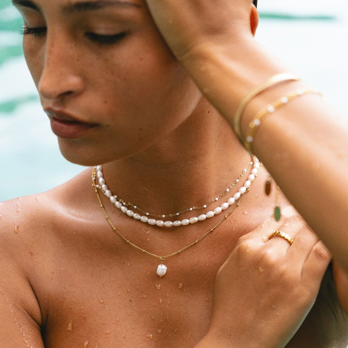 Collier ras de cou en perles d'eau douce plaqué or 18 carats