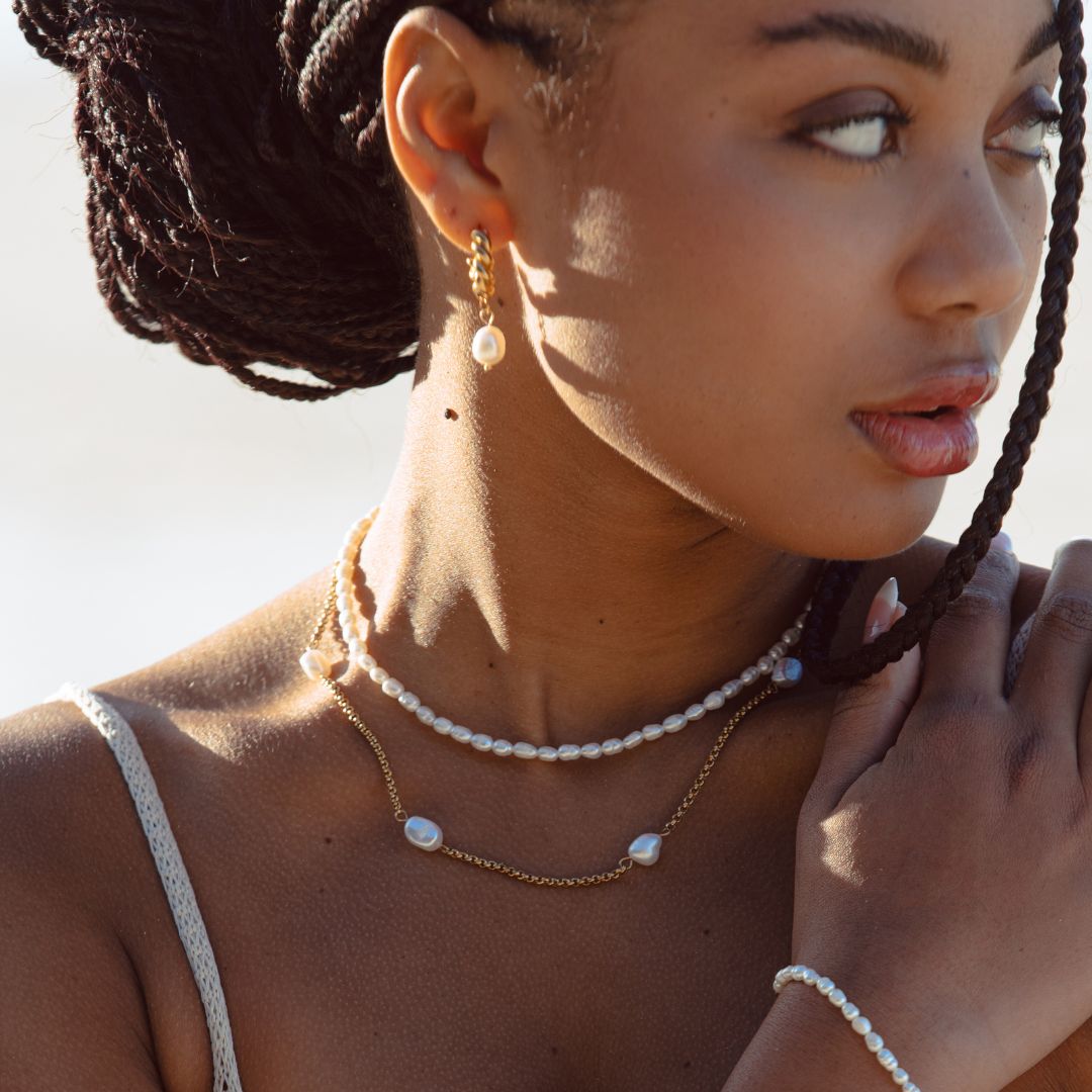Collier ras de cou en perles d'eau douce plaqué or 18 carats