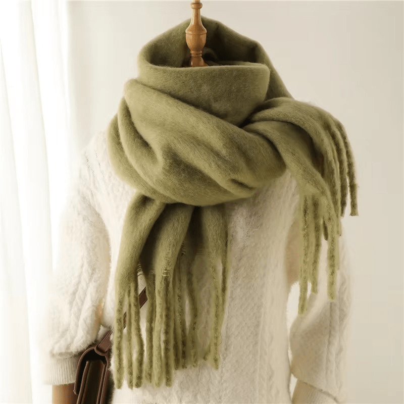 CosyCharm - Soft cashmere scarf with tassels for warm winter days