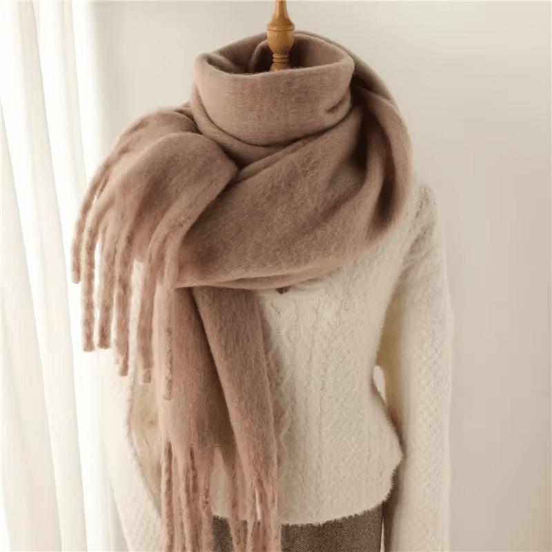 CosyCharm - Soft cashmere scarf with tassels for warm winter days