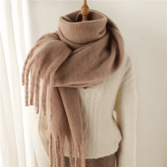 CosyCharm - Soft cashmere scarf with tassels for warm winter days