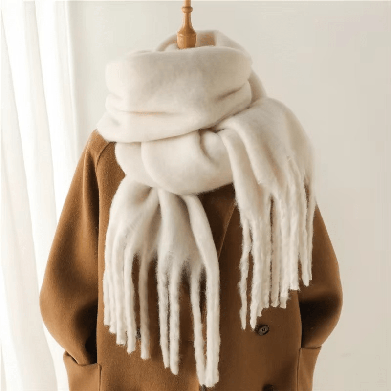 CosyCharm - Soft cashmere scarf with tassels for warm winter days