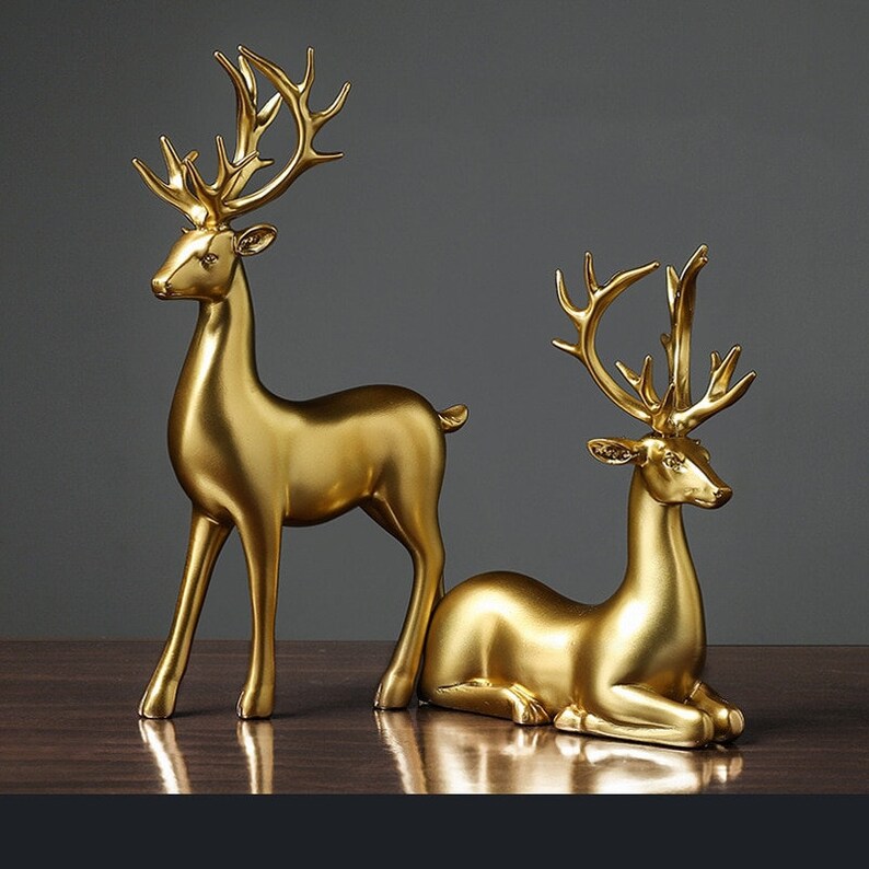 Couple de figurines de cerfs dorés