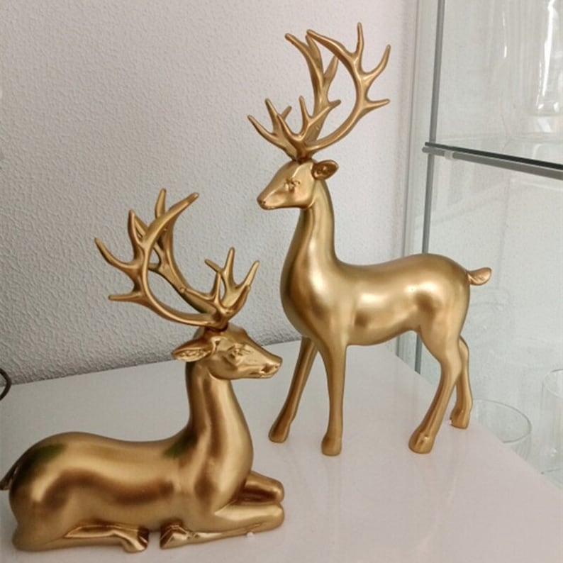 Couple de figurines de cerfs dorés