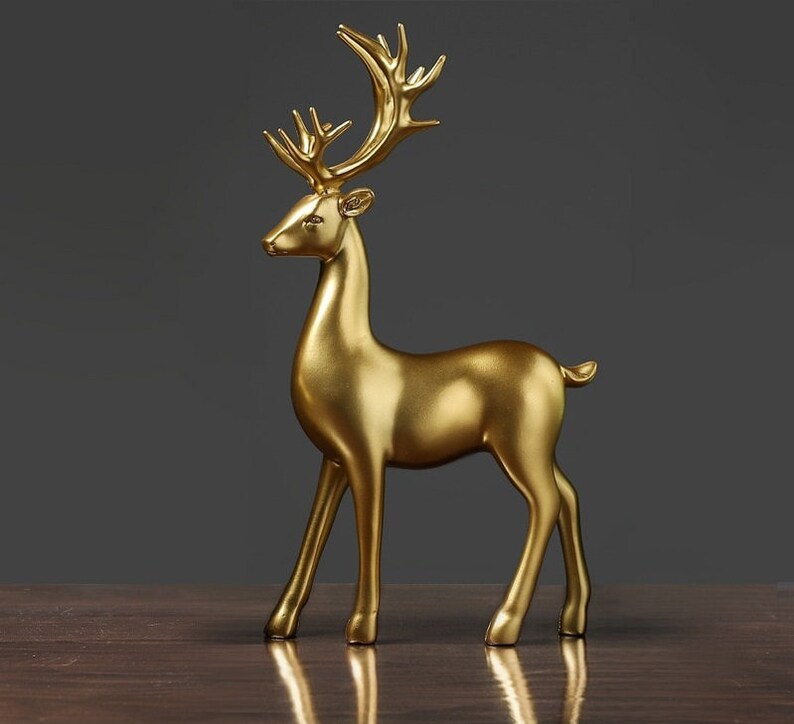 Couple de figurines de cerfs dorés