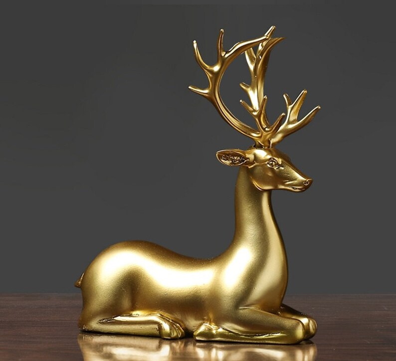 Couple de figurines de cerfs dorés