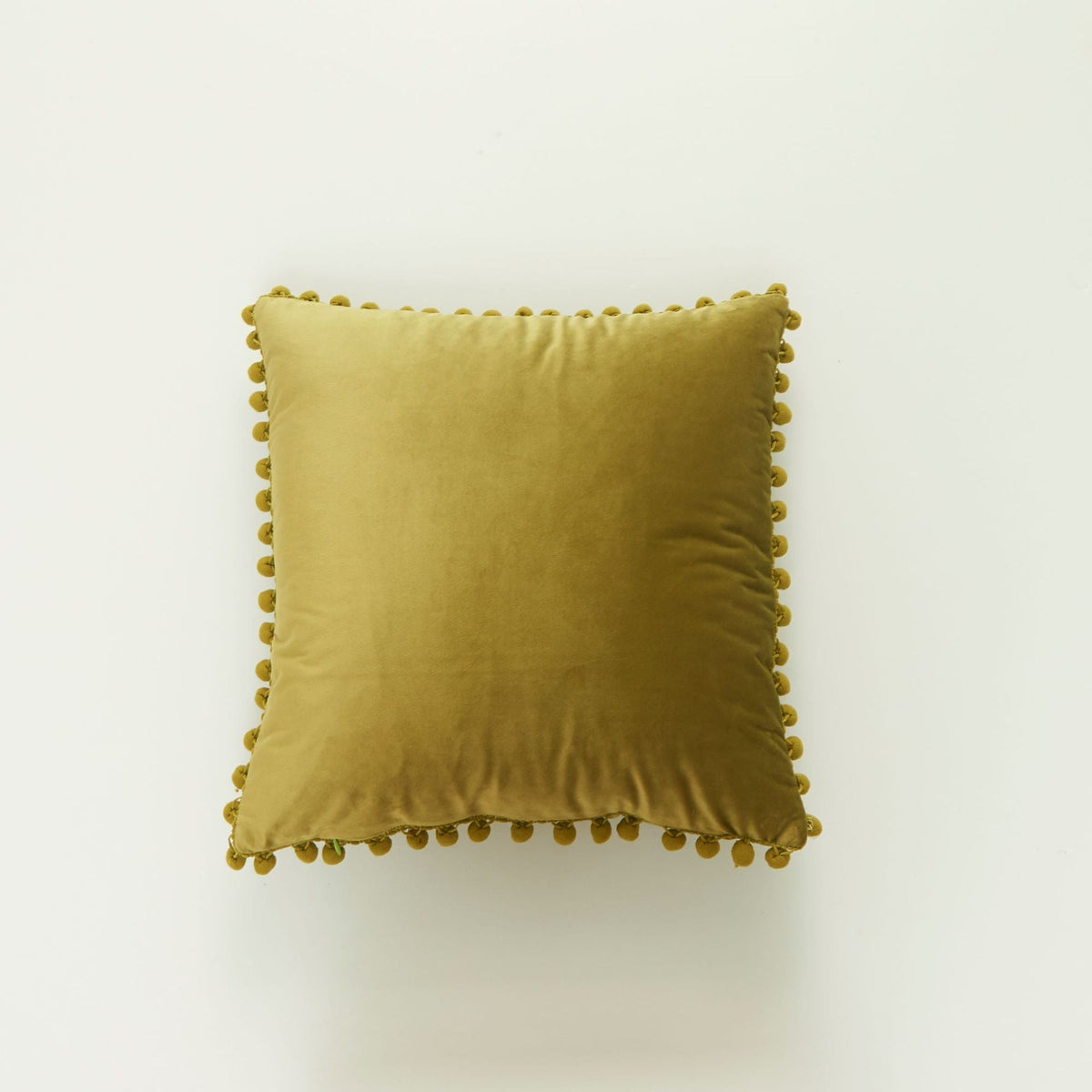 Coussin décoratif en velours à pompons