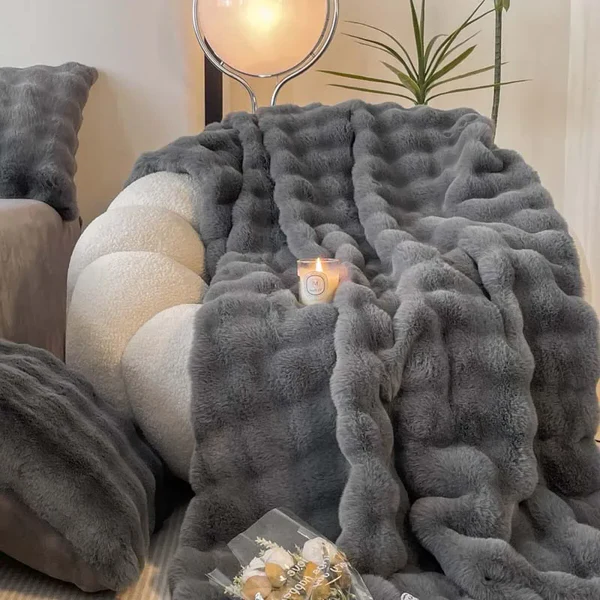 Couverture en fausse fourrure moelleuse pour un confort ultime