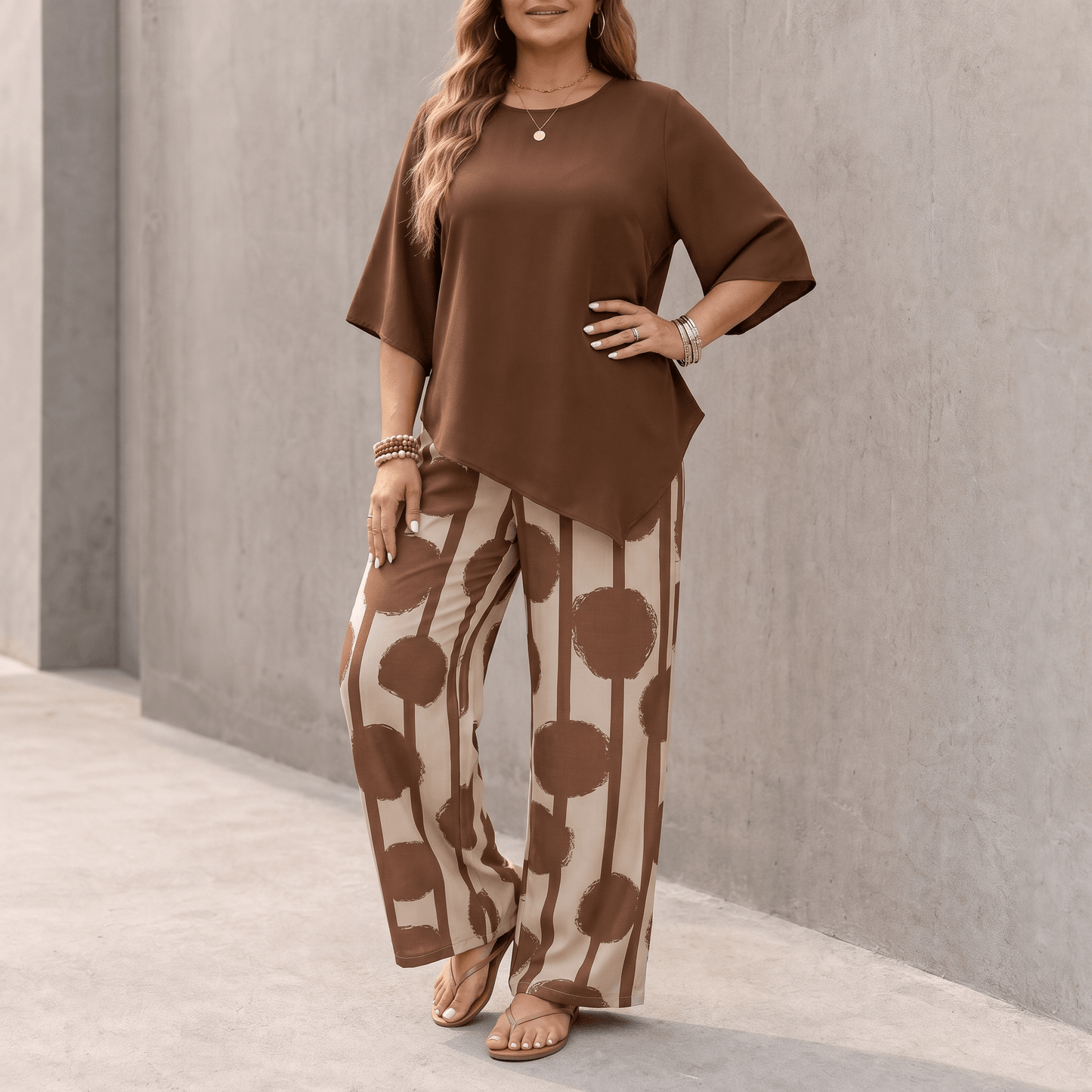 Ensemble 2 pièces avec haut drapé asymétrique et pantalon imprimé large