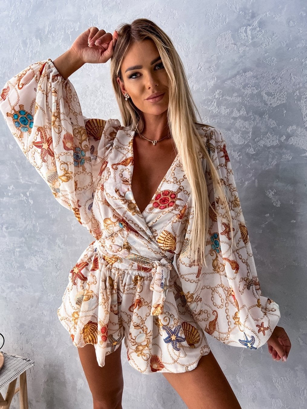 Ensemble deux pièces femme avec top portefeuille et motif tropical