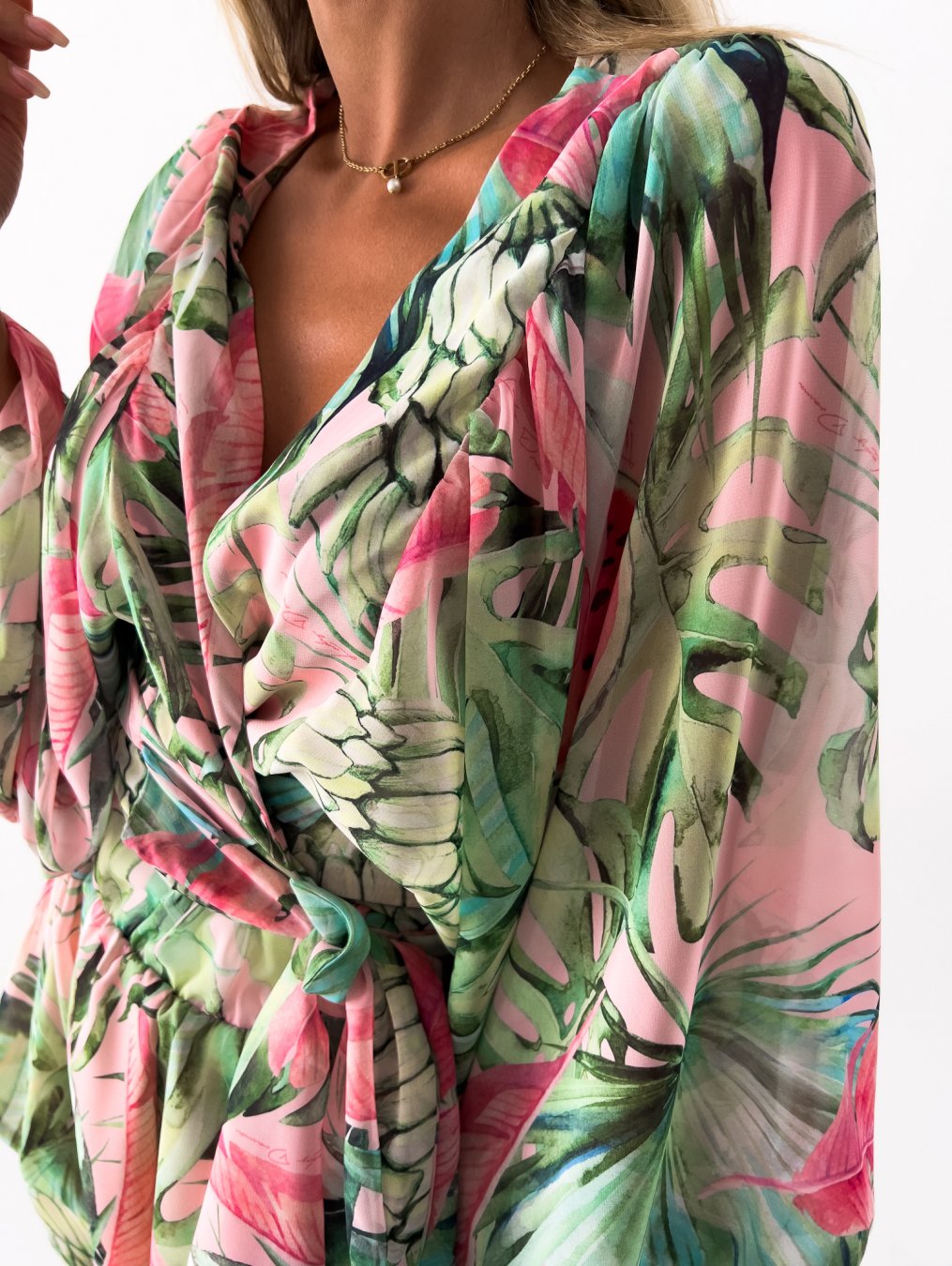 Ensemble deux pièces femme avec top portefeuille et motif tropical