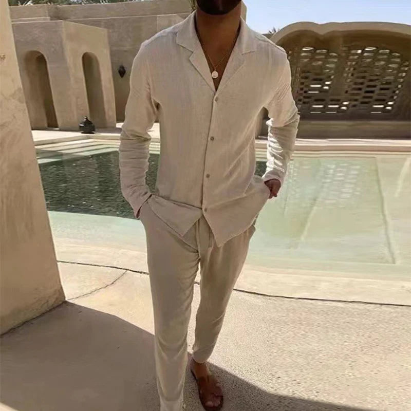 Ensemble deux pièces pour homme avec haut à manches longues, col chemise et encolure en V | Pantalon coupe droite