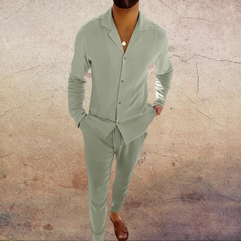 Ensemble deux pièces pour homme avec haut à manches longues, col chemise et encolure en V | Pantalon coupe droite