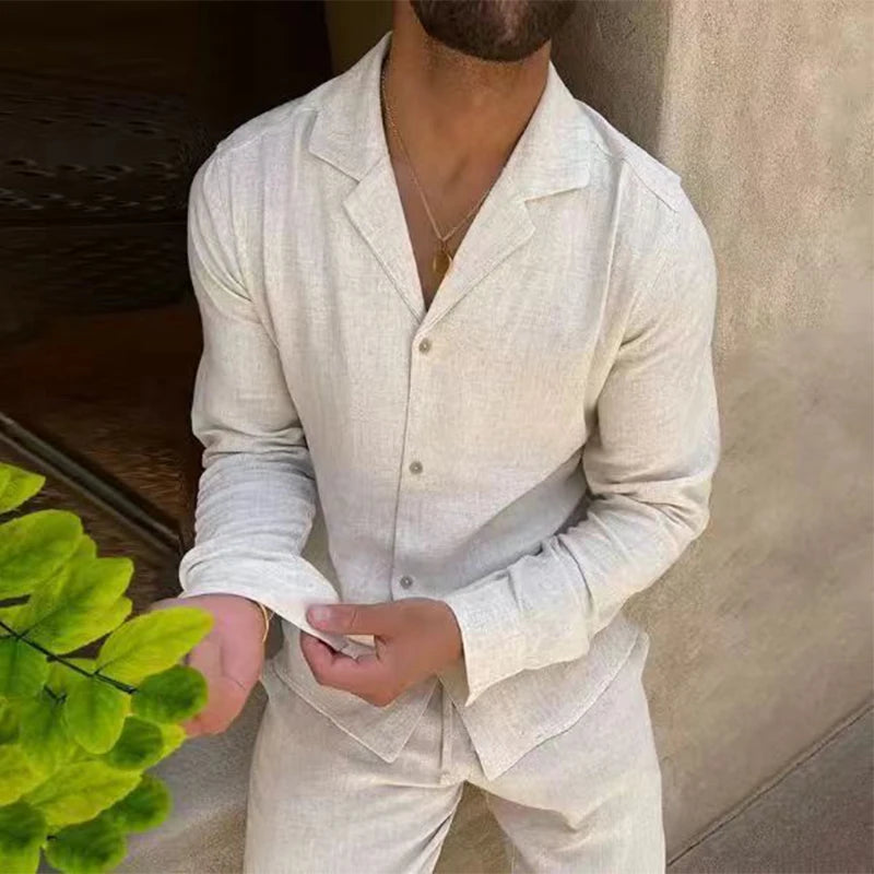 Ensemble deux pièces pour homme avec haut à manches longues, col chemise et encolure en V | Pantalon coupe droite