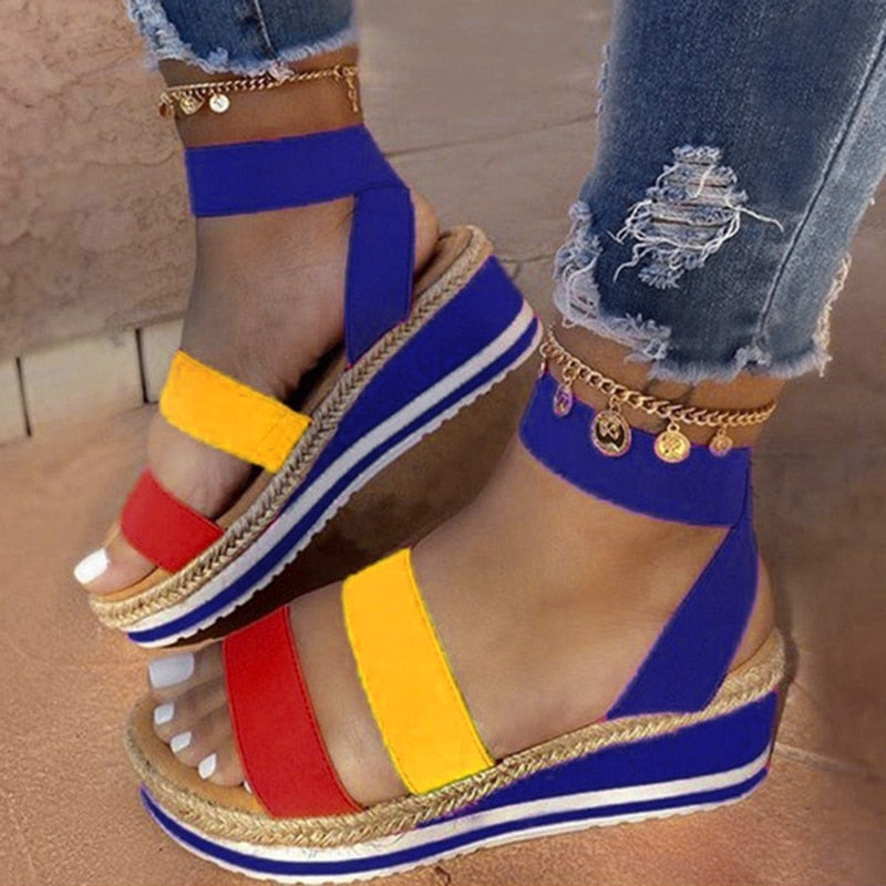 Espadrilles femme à talon compensé avec brides croisées et bout ouvert
